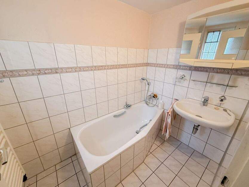 Doppelhaushälfte mit großem Garten und zwei Garagen in Recklinghausen- Hochlar 6 zimmer