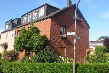 Zweifamilienhaus auf Erbpacht (ca. 110€ im Monat) in RE 7 zimmer