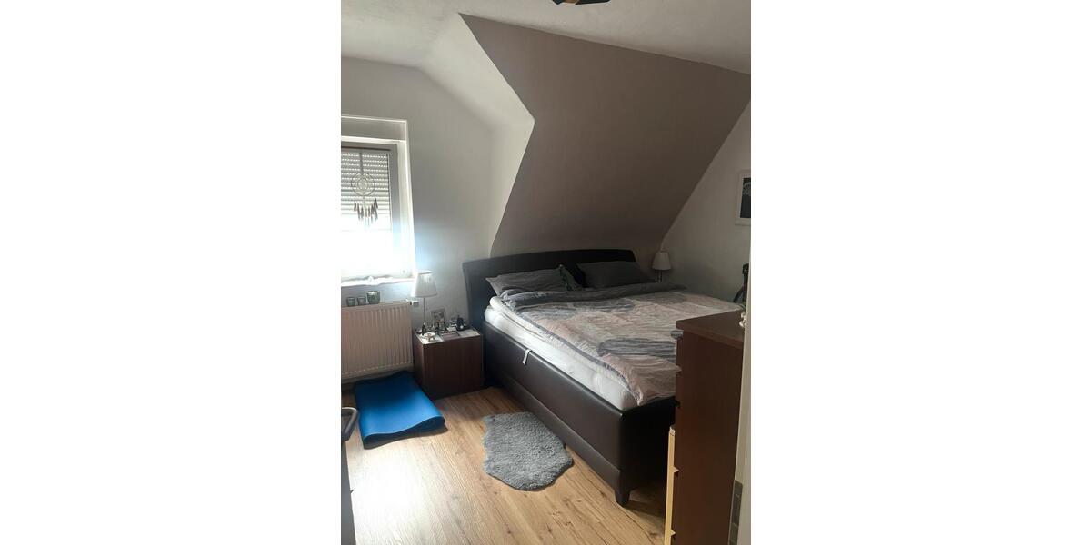 Reihenmittelhaus-modernisiert, gemütlich mit Garten und 2 Garagen 4 zimmer