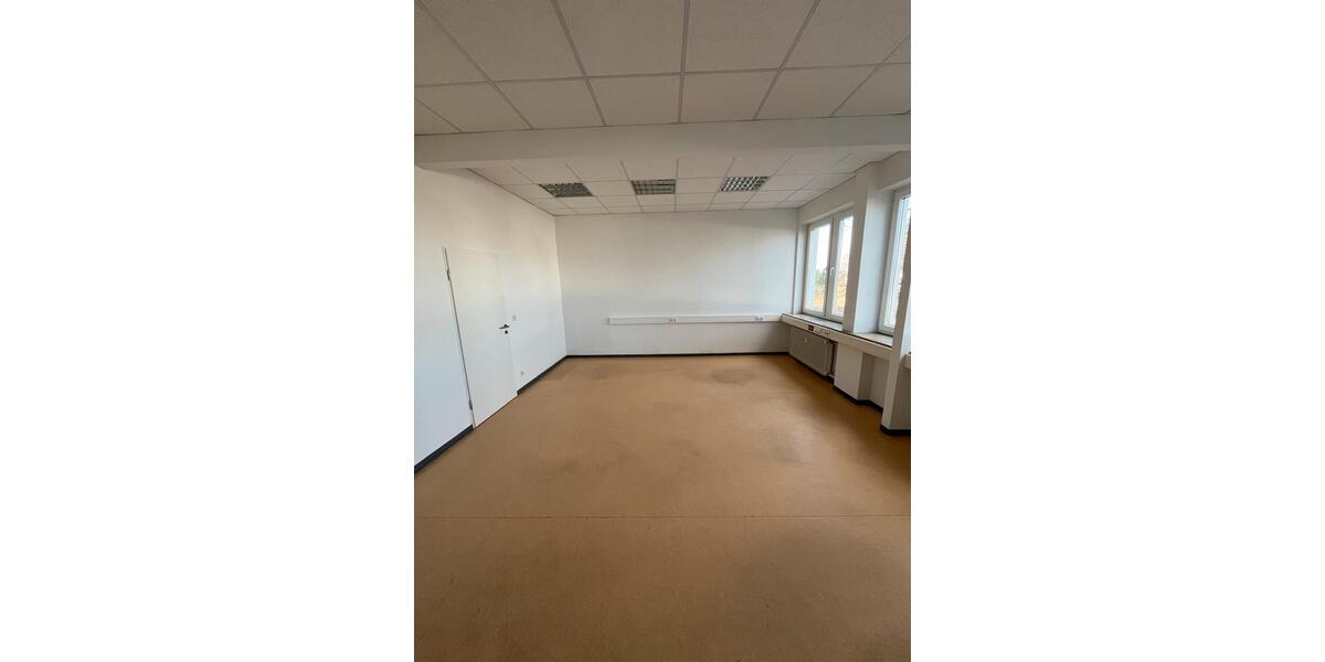Heller Büroraum in großem Bürokomplex zu vermieten! zimmer