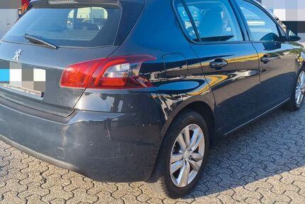 Peugeot 308 98.000 km 4.950 &euro; Essen 45277