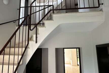 Haus zum Kaufen in Duisburg Neumühl 699.000 € 176.99 m² 6 zimmer