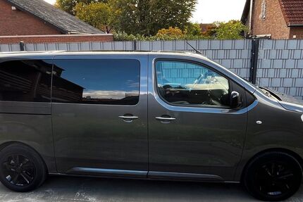 Peugeot Traveller 15.900 km 46.500 € Moers 47447