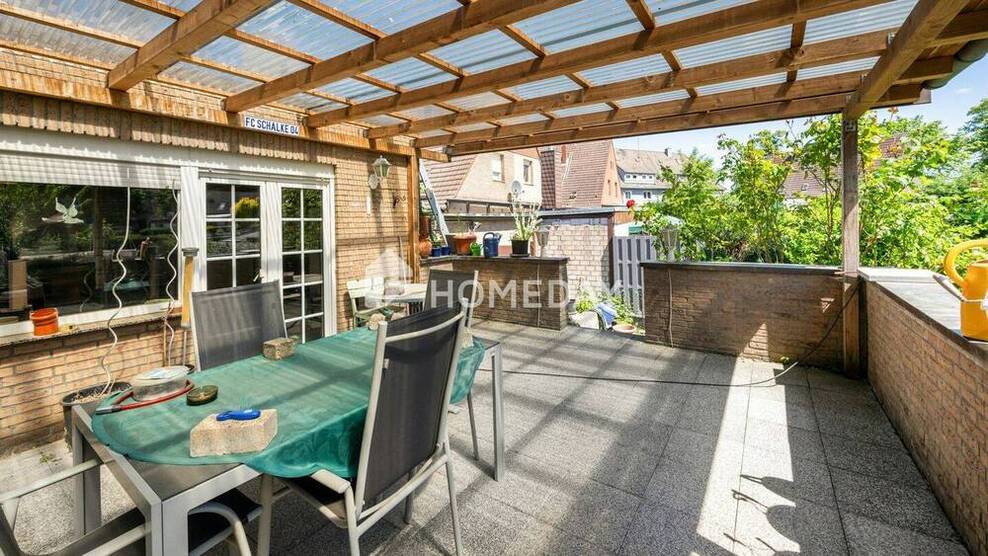 Viel Raum, Charme & Möglichkeiten - DHH mit Pool, möglicher Einliegerwohnung & großer Garage 7 zimmer