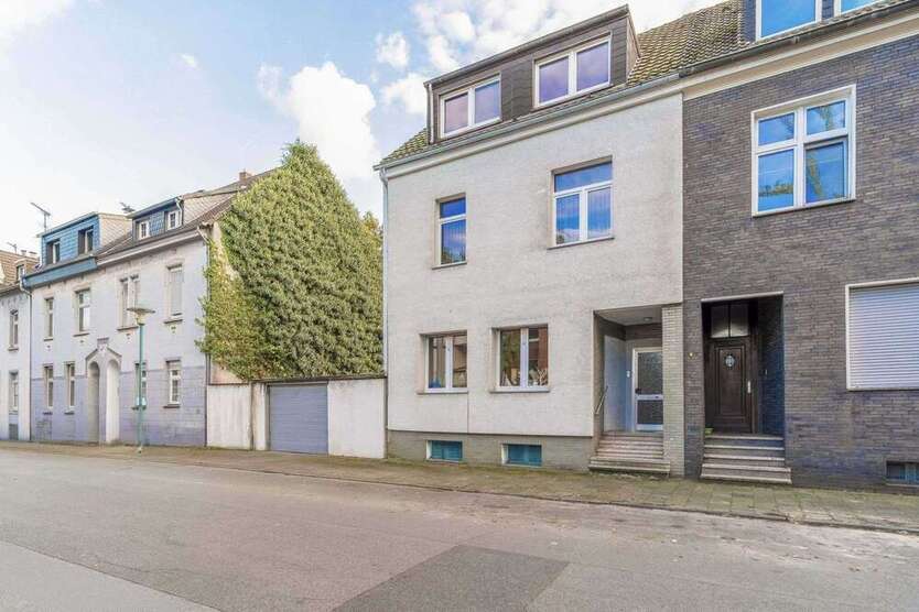 Haus zum Kaufen in Duisburg 282.000 € 136.87 m²