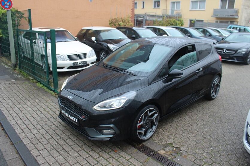 Ford Fiesta 64.000 km 16.850 € Duisburg 47139