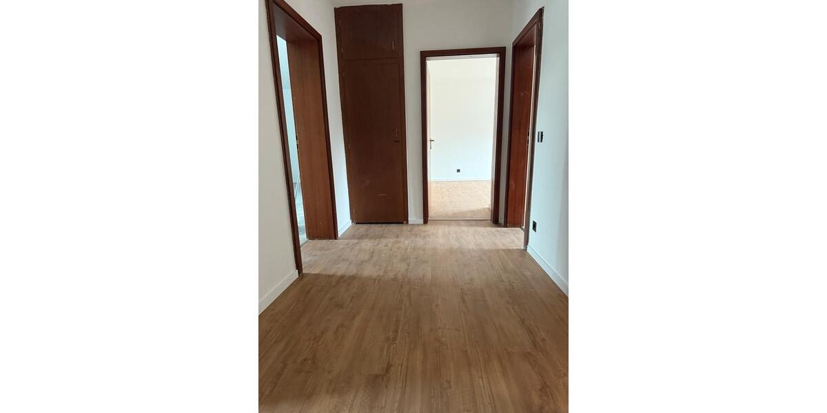 Top renovierte EG-Wohnung mit Balkon, Garage & Garten 3.5 zimmer