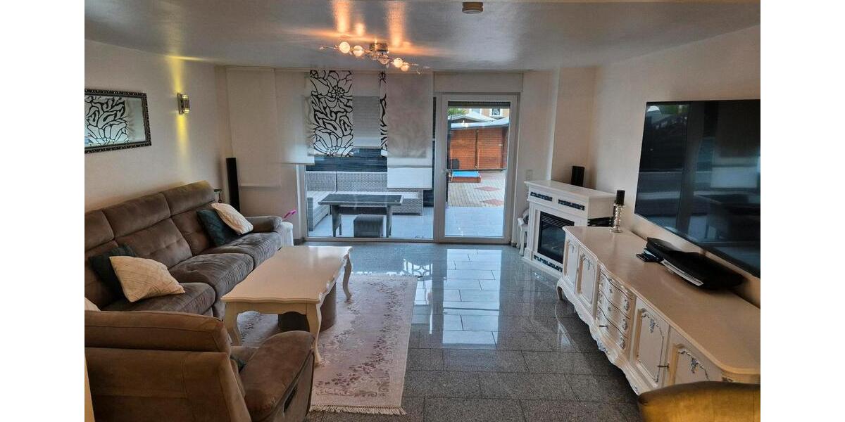 Reiheneckhaus mit Garage 9 zimmer