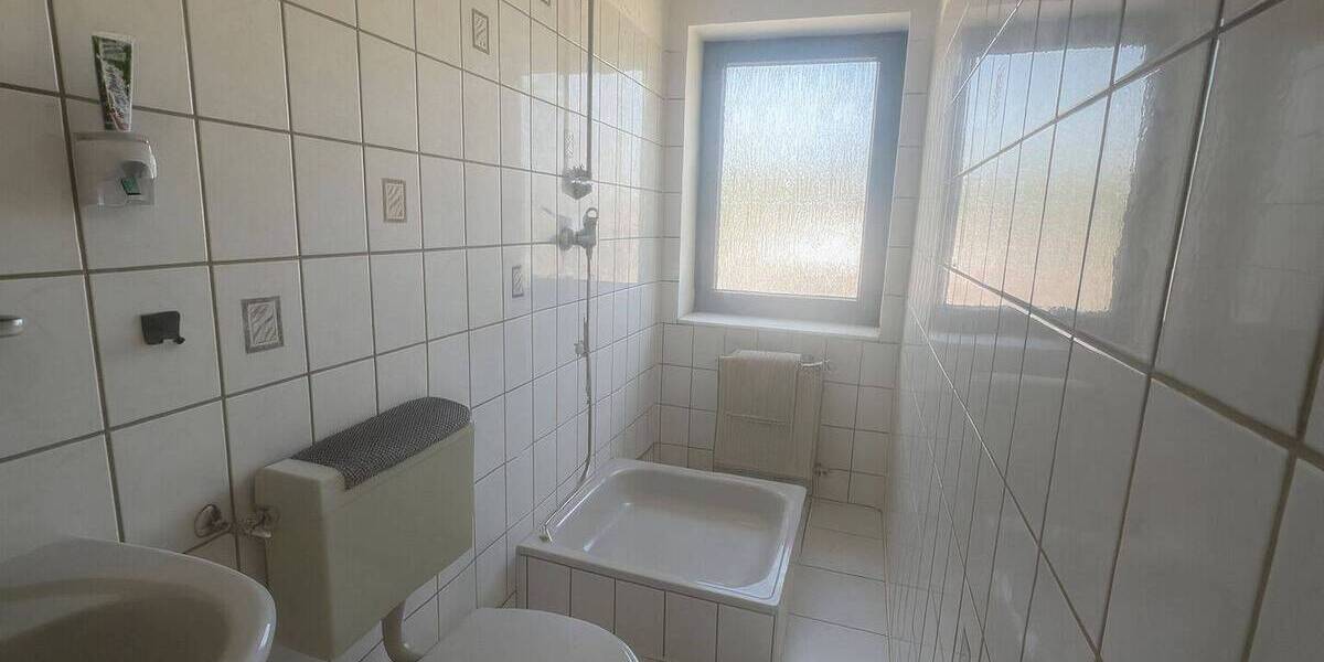 Praktisches Zweifamilienhaus mit Ausblick ins Grüne 6 zimmer