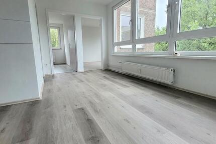 Renovierte 4-Zimmer-Wohnung mit großer Fensterfront! 4 zimmer