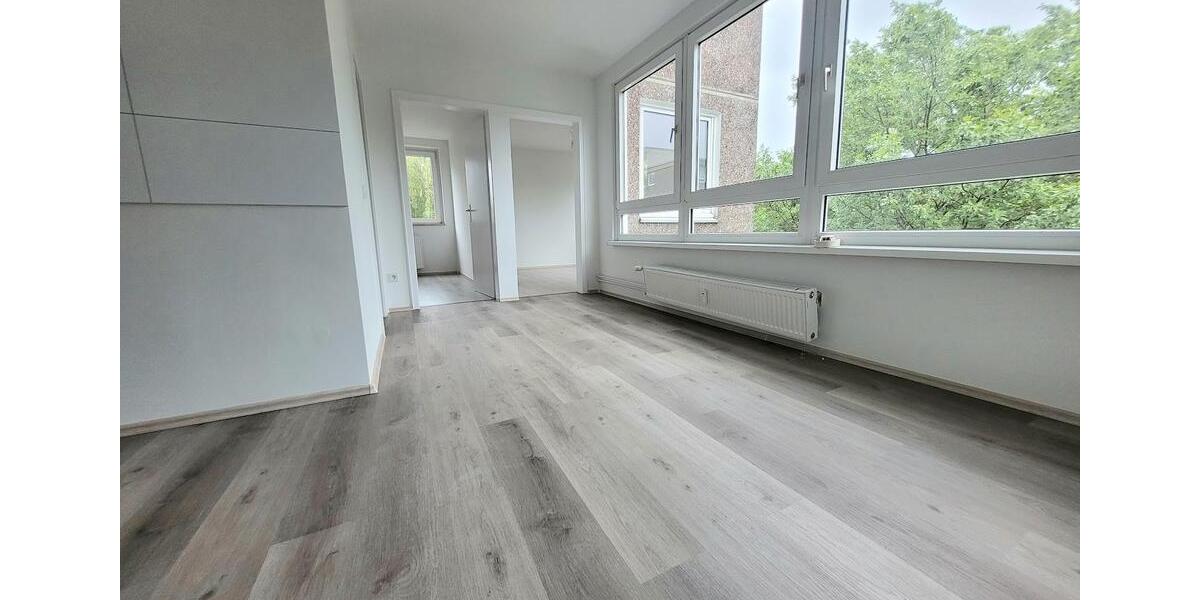 Renovierte 4-Zimmer-Wohnung mit großer Fensterfront! 4 zimmer