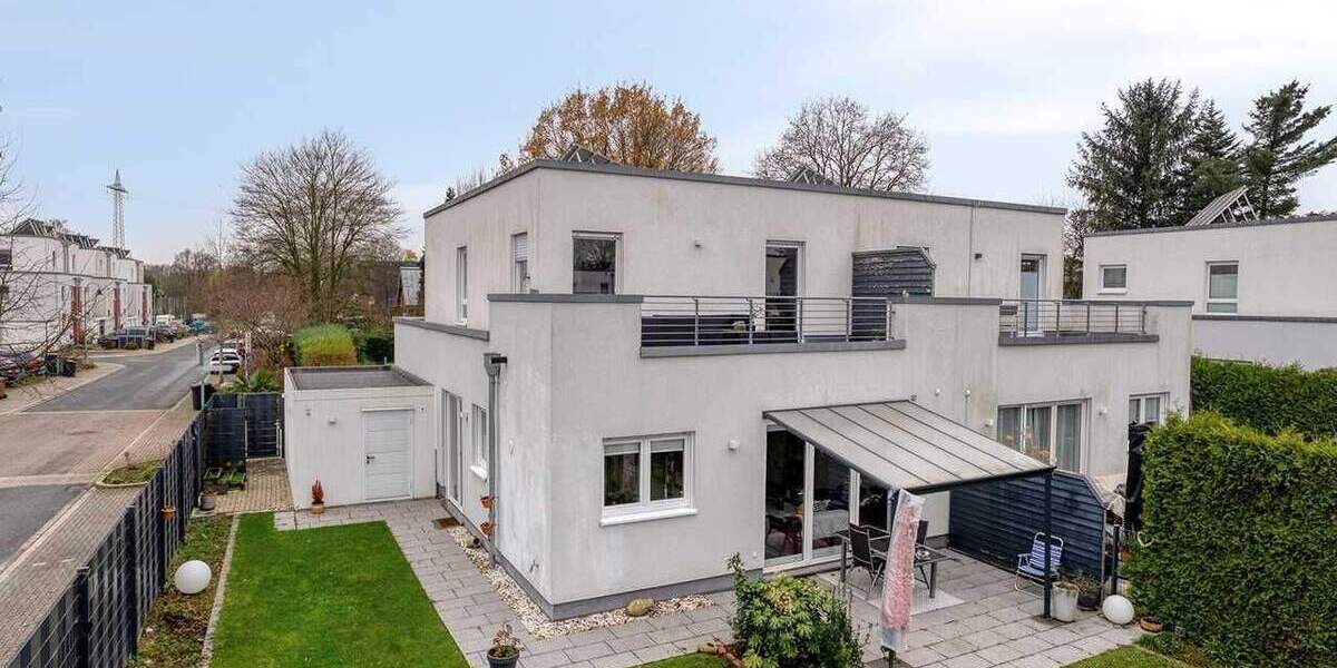 Moderne Doppelhaushälfte mit sonnigem Garten, Dachterrasse und Garage in Ratingen-Lintorf 5 zimmer