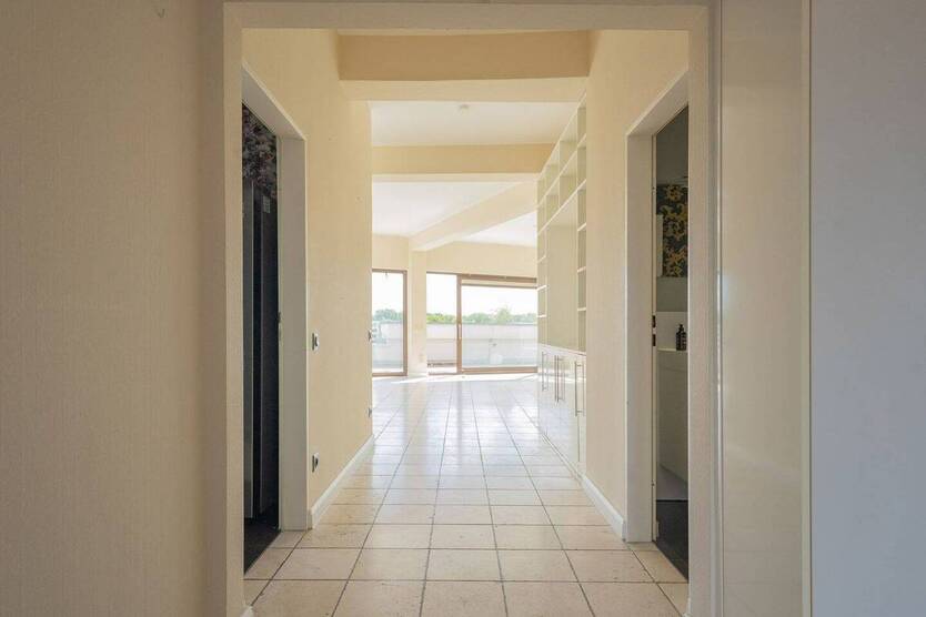 Randgebiet Düsseldorf: Wunderschöne 2,5 Zimmer-Penthousewohnung mit umlaufender Dachterrasse! 2 zimmer