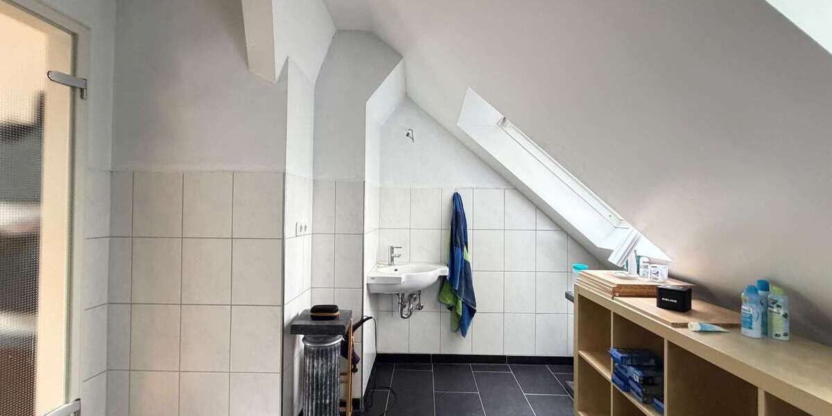 Dreifamilienhaus in Oberhausen-Lirich mit Garten, Dachterrasse und 296 m² Bauland inklusive - Mehrfamilienhaus, Wohnhaus Oberhausen Alstaden | Angebot:27493794