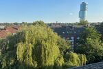 PRIVAT: Moderne 2,5 Zi. Dachgeschoss-Wohnung in ruhiger zentraler Top-Lage, ohne Balkon