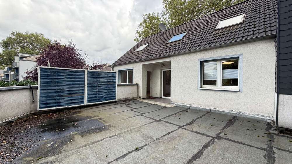 Dreifamilienhaus in Oberhausen-Lirich mit Garten, Dachterrasse und 296 m² Bauland inklusive - Mehrfamilienhaus, Wohnhaus Oberhausen Alstaden | Angebot:27493794