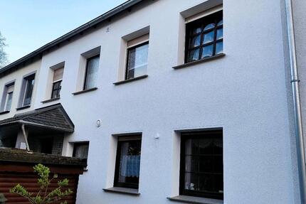 Zweifamilienhaus mit Gauben und voll Unterkellert