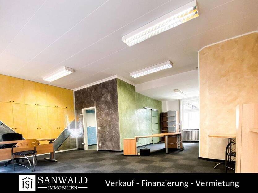Modernes Ladenlokal mit großer Fensterfront in beliebter Lage