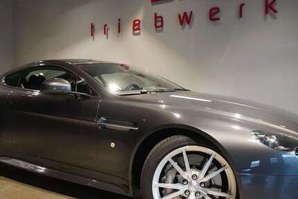 Aston Martin V8