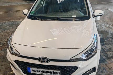 Hyundai i20 87.000 km 13.250 &euro; Dinslaken 46539