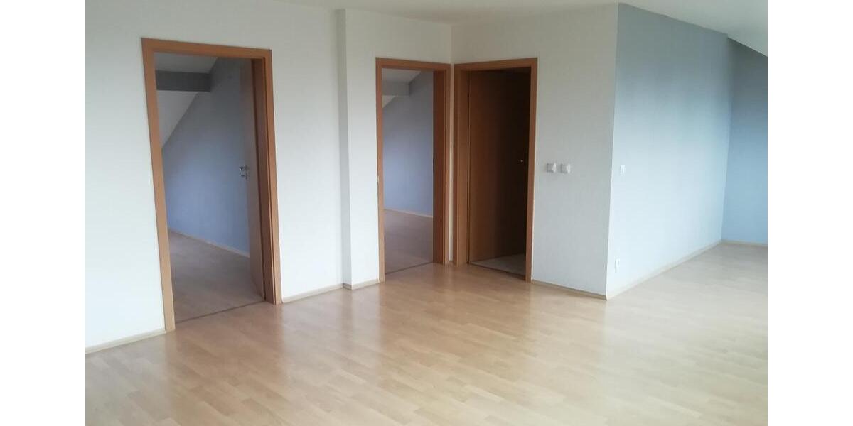 Dachgeschoßwohnung Oberhausen Alt-Oberhausen - 3 Zimmer, 72 m&sup2;, 450&euro; | Angebot:25443967