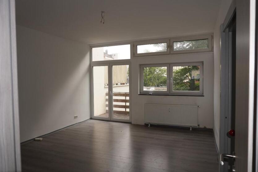 Biete eine Erdgeschoßwohnung 100qm *5Zimmer*FischertalBarmen*