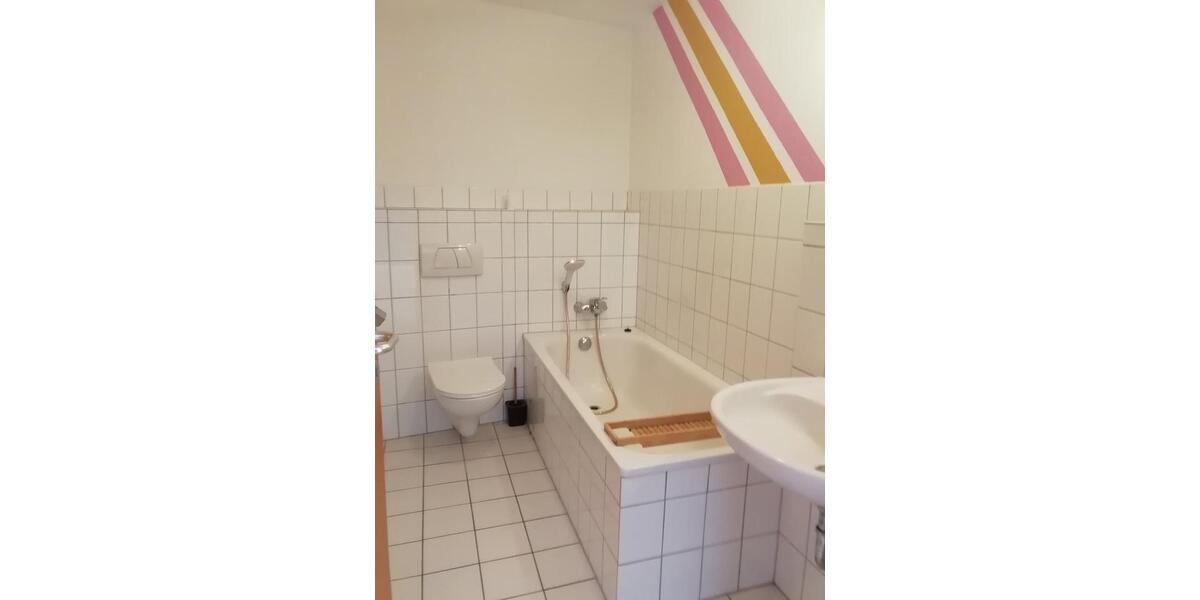 Dachgeschoßwohnung Oberhausen Alt-Oberhausen - 3 Zimmer, 72 m&sup2;, 450&euro; | Angebot:25443967