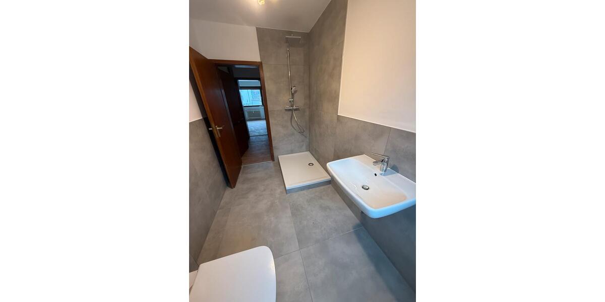 Top renovierte EG-Wohnung mit Balkon, Garage & Garten 3.5 zimmer