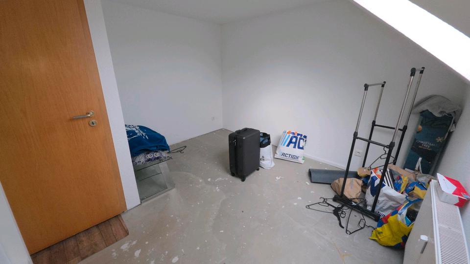 Dachgeschoßwohnung Essen Stadtbezirk VII - 5 Zimmer, 65 m&sup2;, 725&euro; | Angebot:25107034