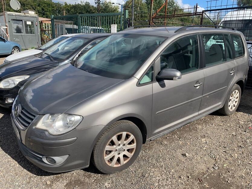 VW Touran 240.000 km 2.300 € Bottrop 46238