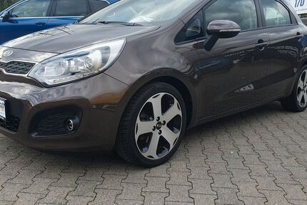 Kia Rio 97.697 km 7.777 &euro; Essen 45326