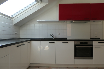 helle Dachgeschoßwohnung im Altbau am Wald