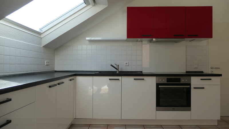 helle Dachgeschoßwohnung im Altbau am Wald