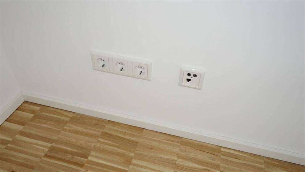 2 Zimmer Wohnung mit Süd-Balkon inkl. Nobilia EBK in Wuppertal - Uellendahl. Ideal für 1 Person.