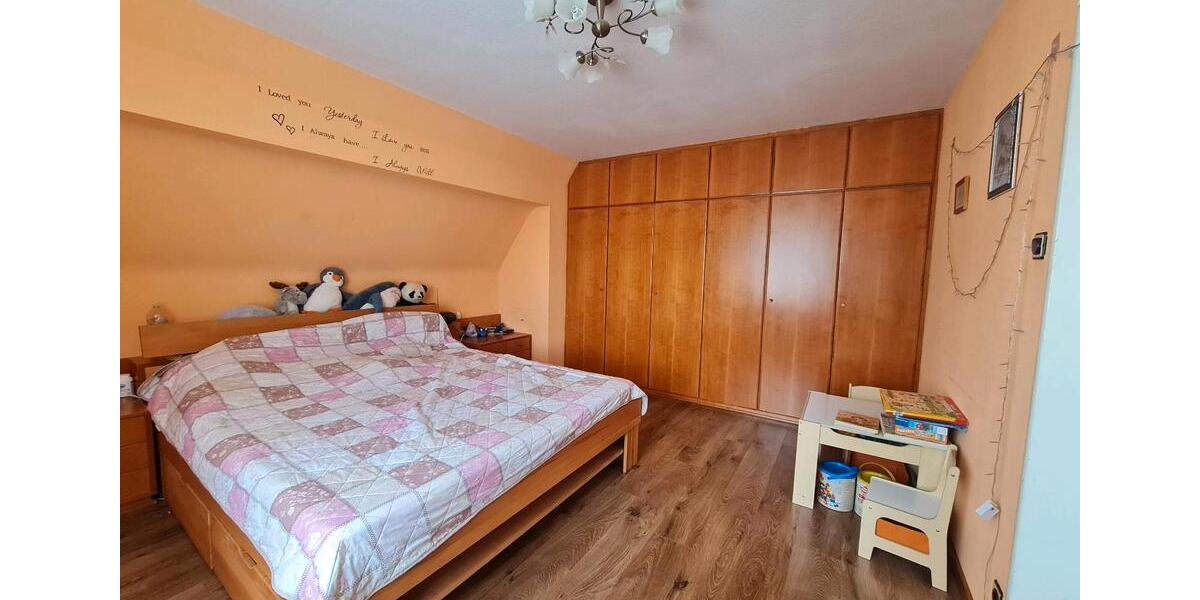 Einfamilienhaus Duisburg Rheinhausen - 9 Zimmer, 220 m&sup2;, 1.360&euro; | Angebot:27618833