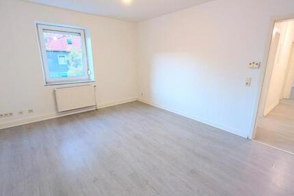 **Singles und Paare aufgepasst: +grauer Laminat +neues Tageslichtbad +frisch gestrichen** 2 zimmer