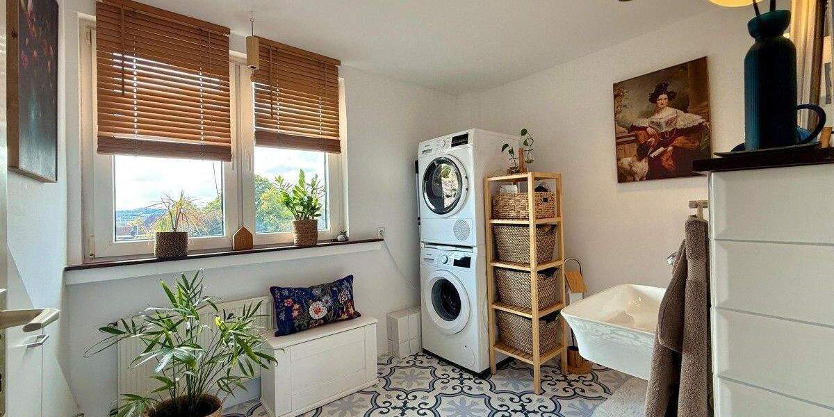 Schönheit im Mädchenviertel! Sehr charmante 5-R.-Altbauwohnung mit Dachterrasse in Rüttenscheid 5 zimmer