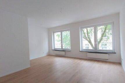 Düsseldorf-Flingern-Süd, Engelbertstraße - Komplett sanierte 2-Zimmer-Wohnung mitsehr großer Terrasse zeitnah zu mieten !!