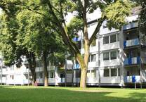 °°Nur noch einziehen und Loswohnen°° frisch renovierte 2 ZW mit Balkon, NEUER Boden, große Essküche