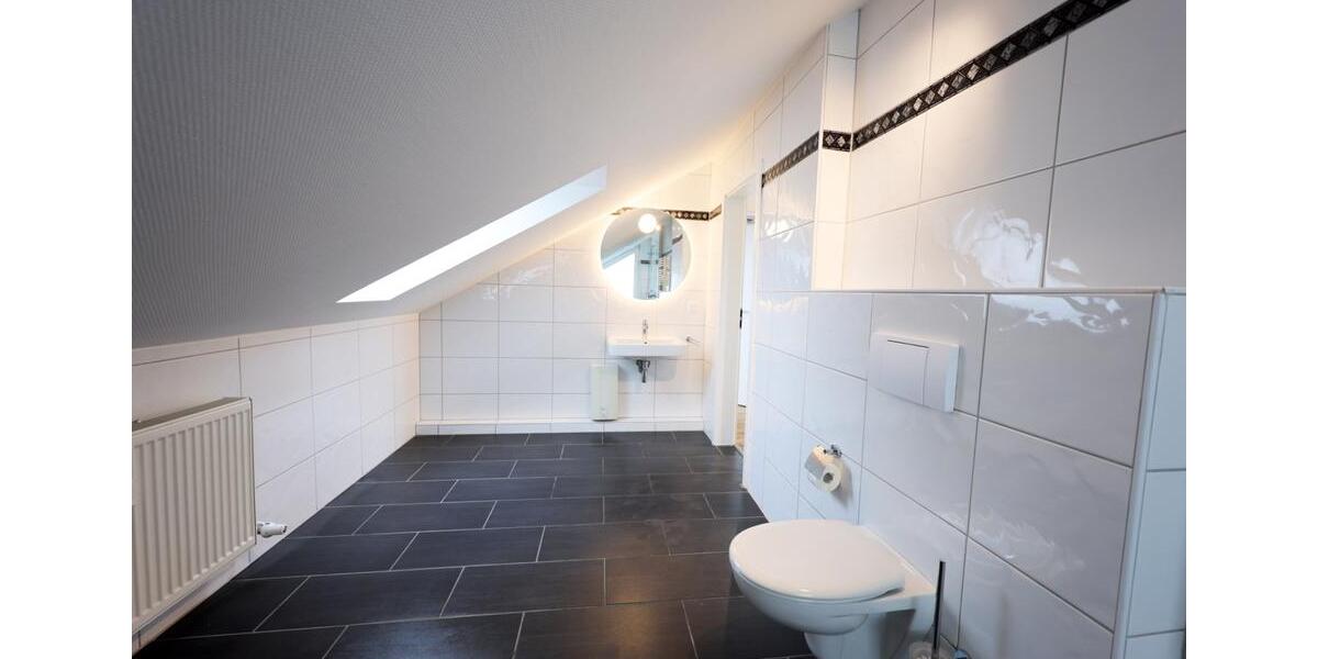 Dachgeschoßwohnung Moers Schwafheim - 2.5 Zimmer, 80 m&sup2;, 214.000&euro; | Angebot:26067794