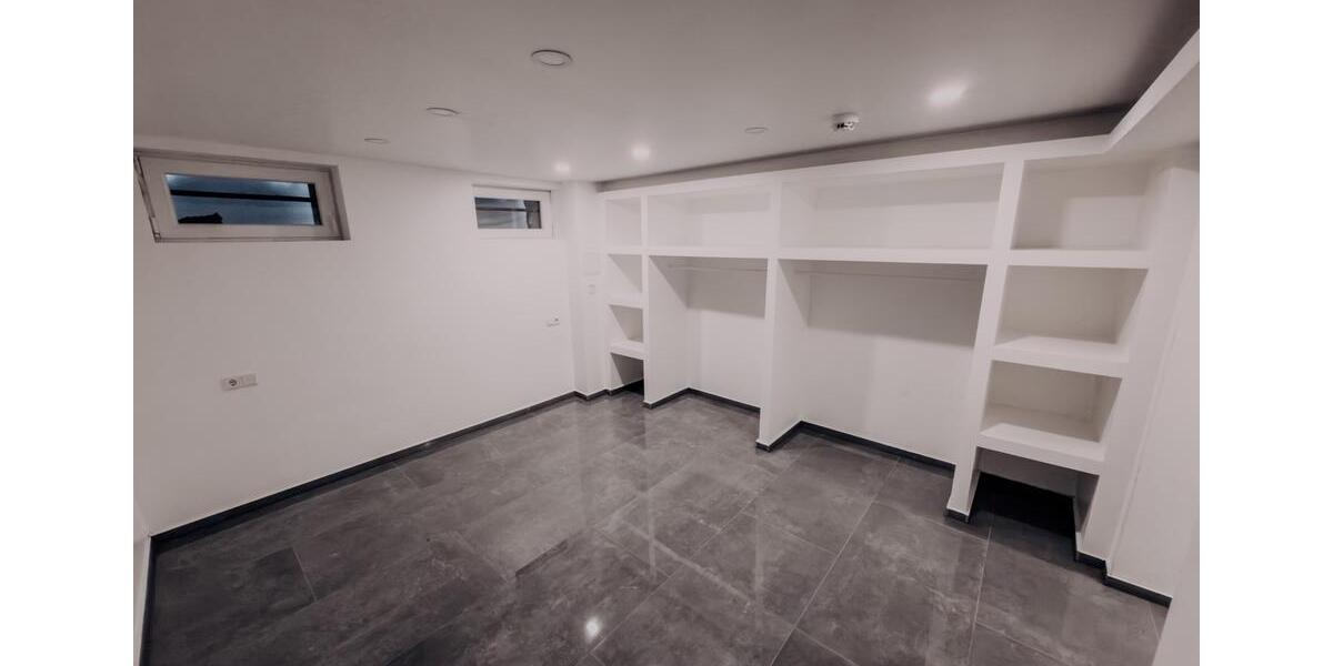 Luxuriöses Einfamilienhaus mit modernem Soutterain- Ausbau 5 zimmer