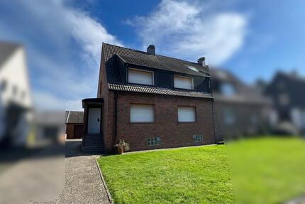 Doppelhaushälfte, großes Grundstück, Doppelgarage, unterkellert 7 zimmer