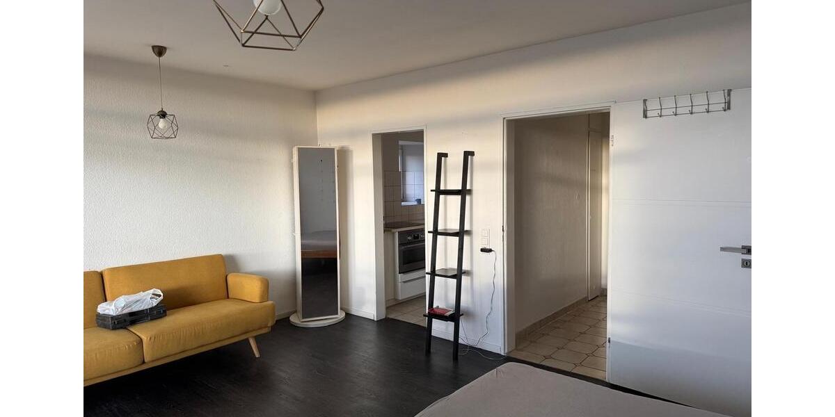 Eingerichtete 1-Zimmer-Wohnung mit Balkon & Aufzug – Nähe U72 – A 1 zimmer