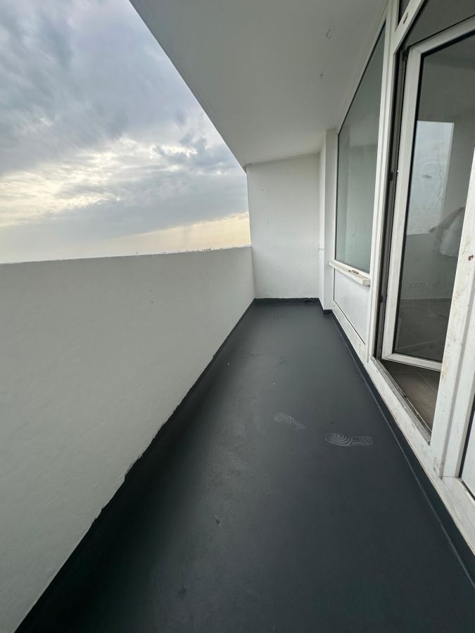 schöne helle sanierte Wohnungen mit Balkon ab sofort! 3 zimmer