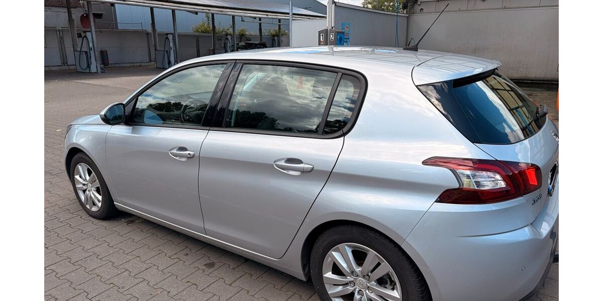 Peugeot 308 146.000 km 4.500 &euro; Essen 45307