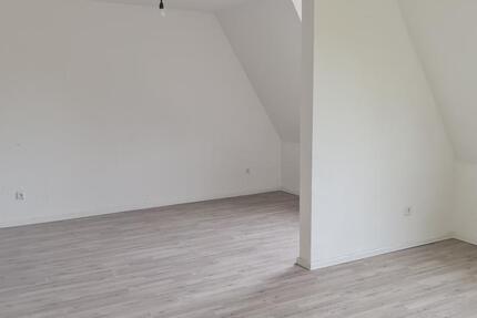 Gepflegte 4-Zimmer-Dachgeschosswohnung zu vermieten! 1Nettokaltmiete frei (2. Monat) 4 zimmer