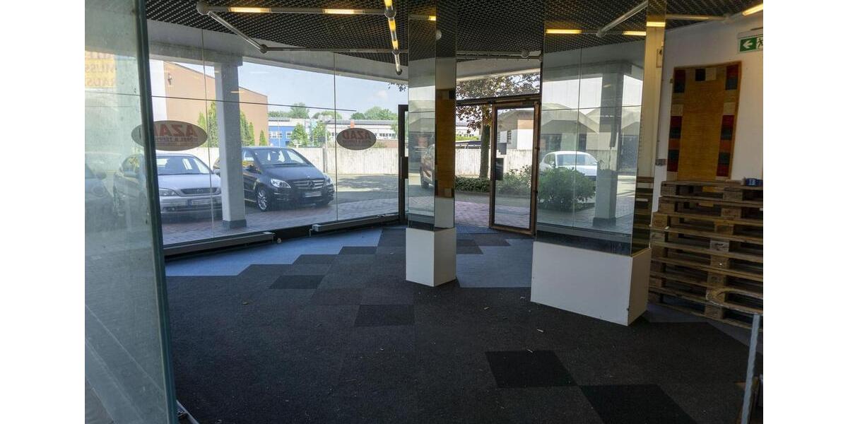 Gewerbeimmobilie, nutzbar als Ladenlokal, Ausstellungsfläche, Praxis zimmer