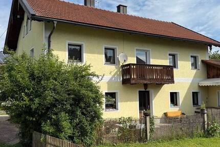 Vermietetes Einfamilienhaus mit Gartengrundstück in herrlich dörflicher Lage von Wiesmühl bei Tittmoning.