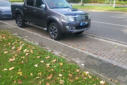 Toyota Hilux 182.821 km 22.999 € Essen 45147