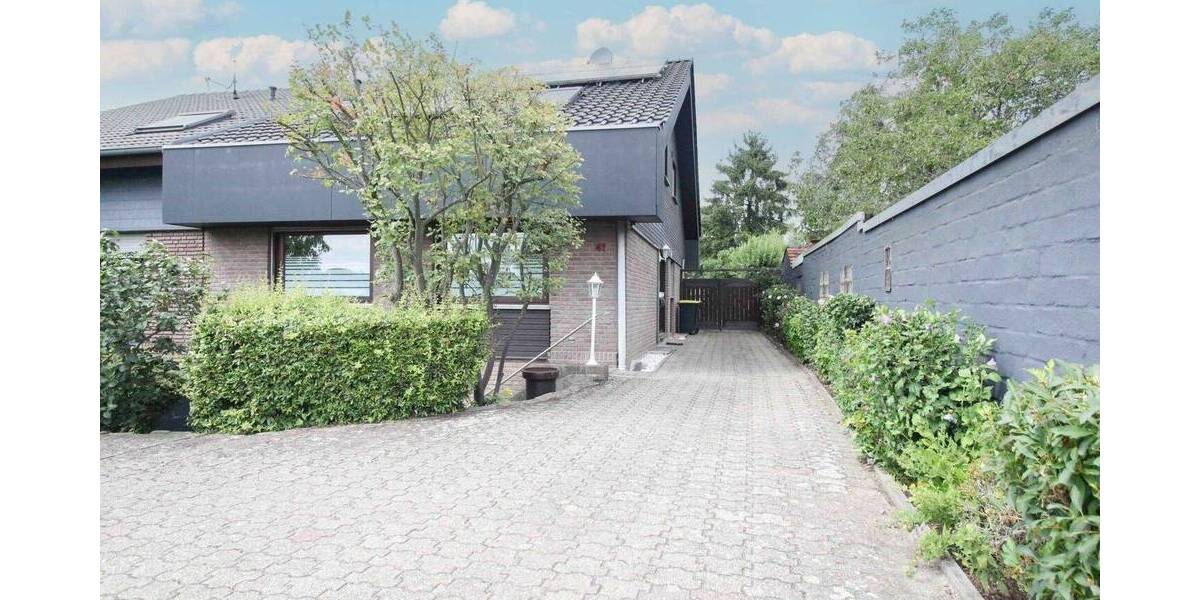 Top gepflegtes 2-Familienhaus in ruhiger Lage mit schönem Grundstück 8 zimmer